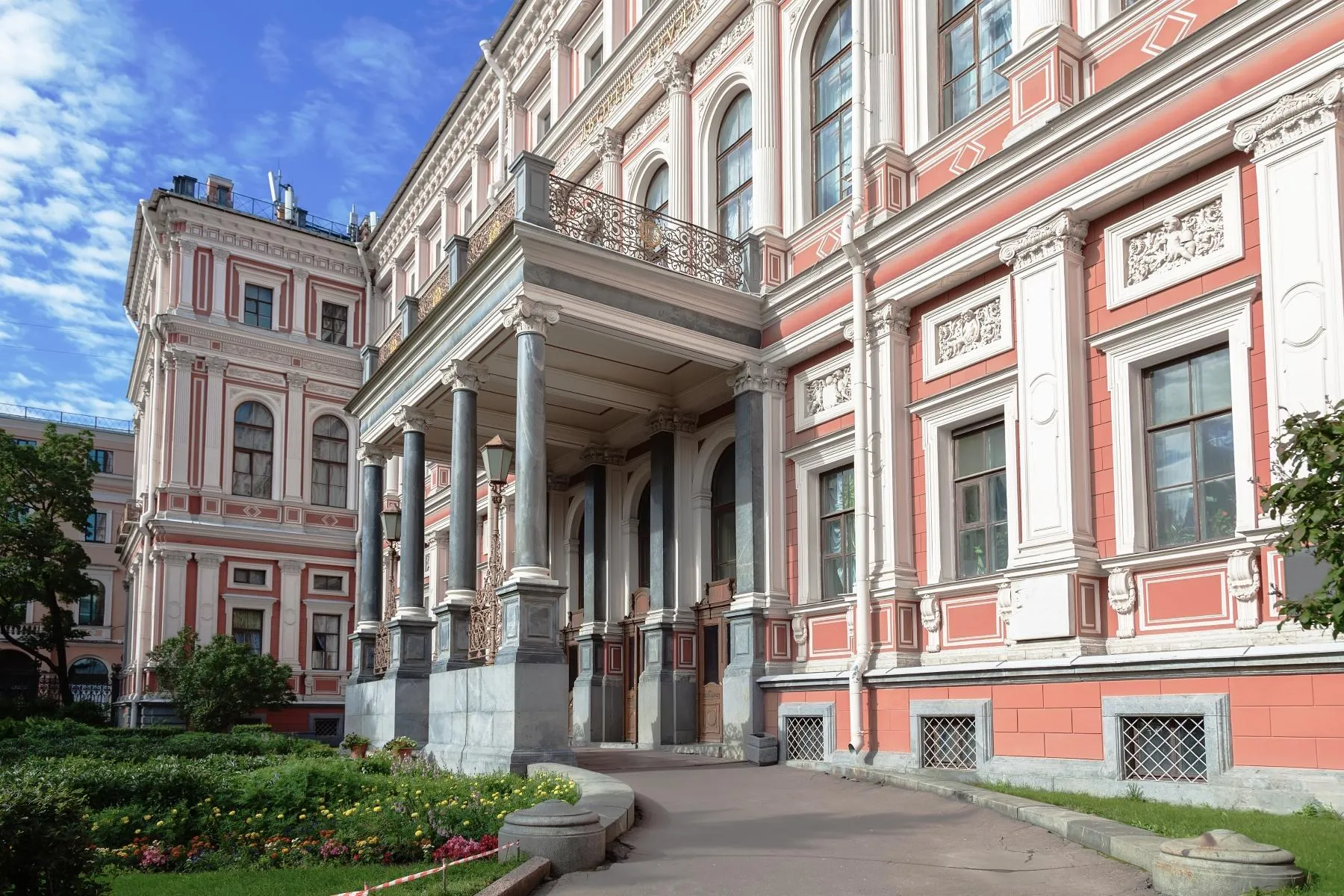 Экскурсия в Николаевском дворце с чаепитием со скидкой 30%