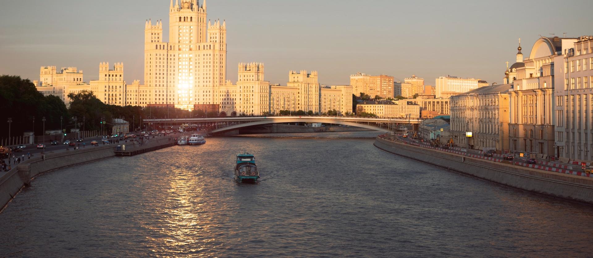 Круиз «Любимая столица» от причала «Киевский вокзал» до Кремля со скидкой 50%