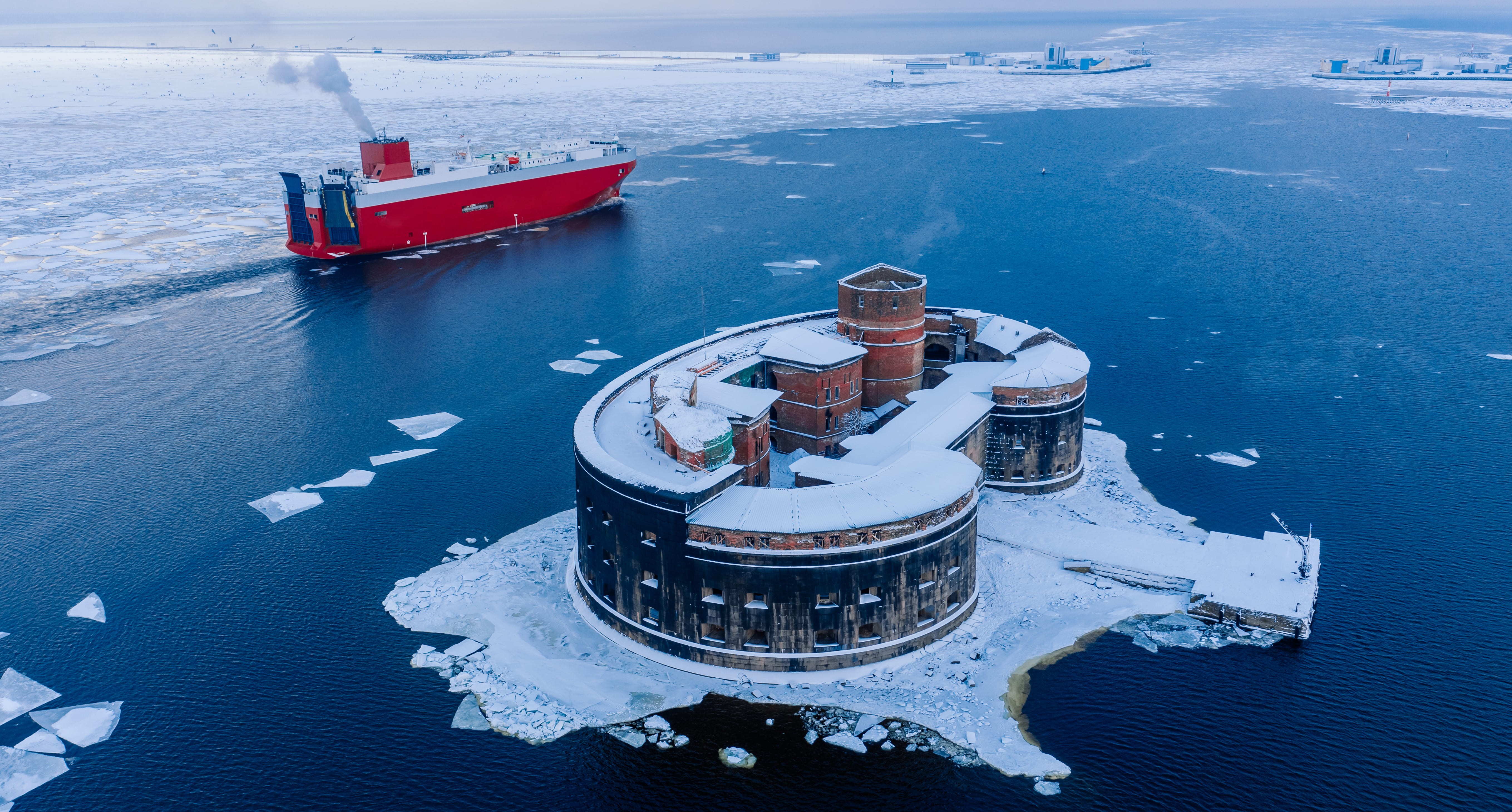 Экскурсия в Кронштадт с посещением Музея военно-морской славы со скидкой до 34%