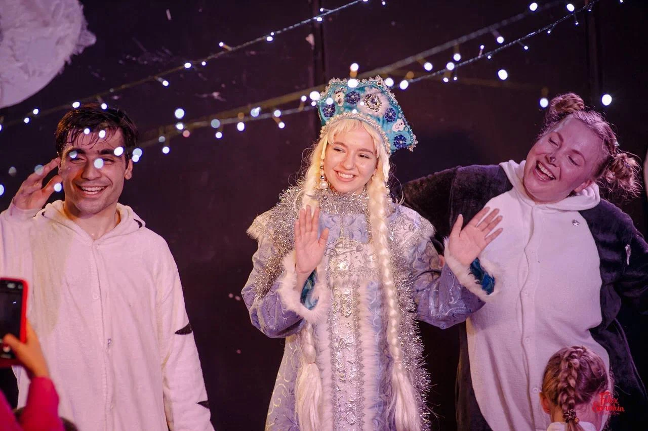 Детский спектакль «Дед Мороз и Снегурочка в сказке о дружбе Тигрёнка и Медвежонка» со скидкой 40%