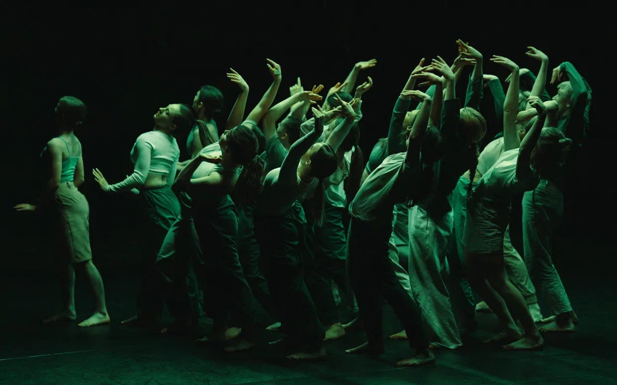 Танцевальный спектакль «Социальная дистанция» на Новой сцене Александринского театра