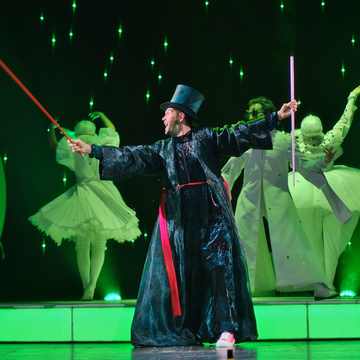 Спектакль «Волшебник Изумрудного города» в Театре комедии им. Акимова Спектакль «Волшебник Изумрудного города» в Театре комедии им. Акимова
