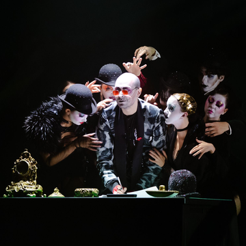 Спектакль «12 стульев. Фрик-кабаре» в Театре Эстрады им. Аркадия Райкина Спектакль «12 стульев. Фрик-кабаре» в Театре Эстрады им. Аркадия Райкина