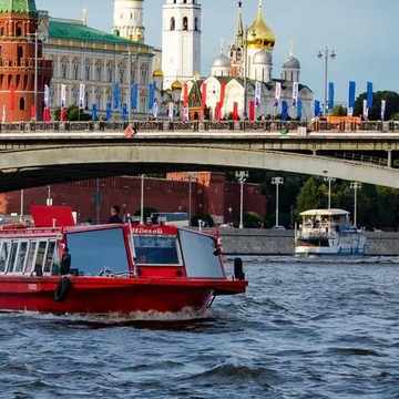 Речной круиз по центру Москвы вокруг Золотого острова от причала «Патриарший» со скидкой 50%