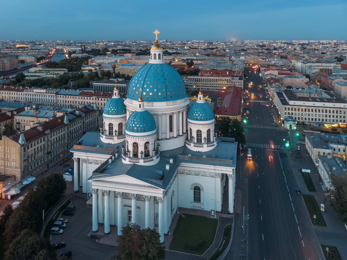 Пешеходная экскурсия «Собор с удивительной судьбой» по Троицкому собору со скидкой 50%