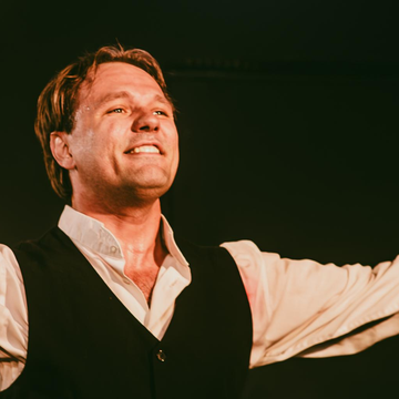 Спектакль «Есенин. Дорога из разбитых сердец» со скидкой 50%