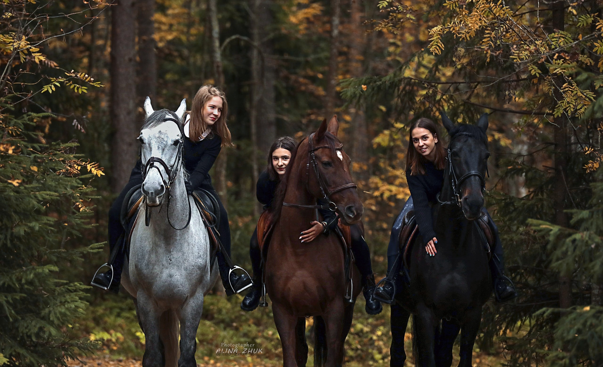 Семейная конная прогулка на озёра