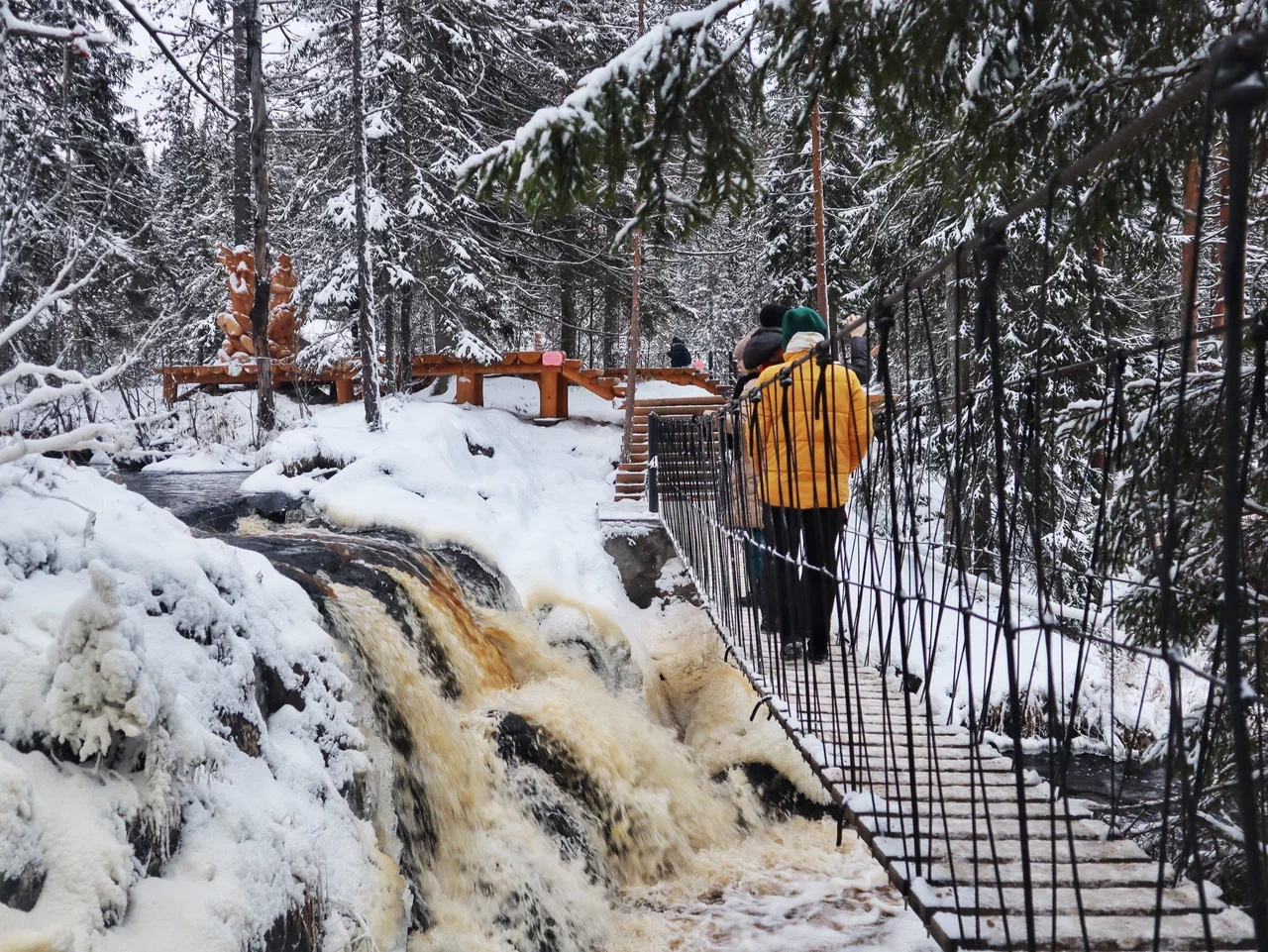 Однодневный тур в Карелию «Визит к Деду Морозу Юхани и величественная Рускеала» со скидкой 25%