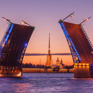 Ночной круиз «Весь Петербург: каналы и разведение мостов» со скидкой до 43%