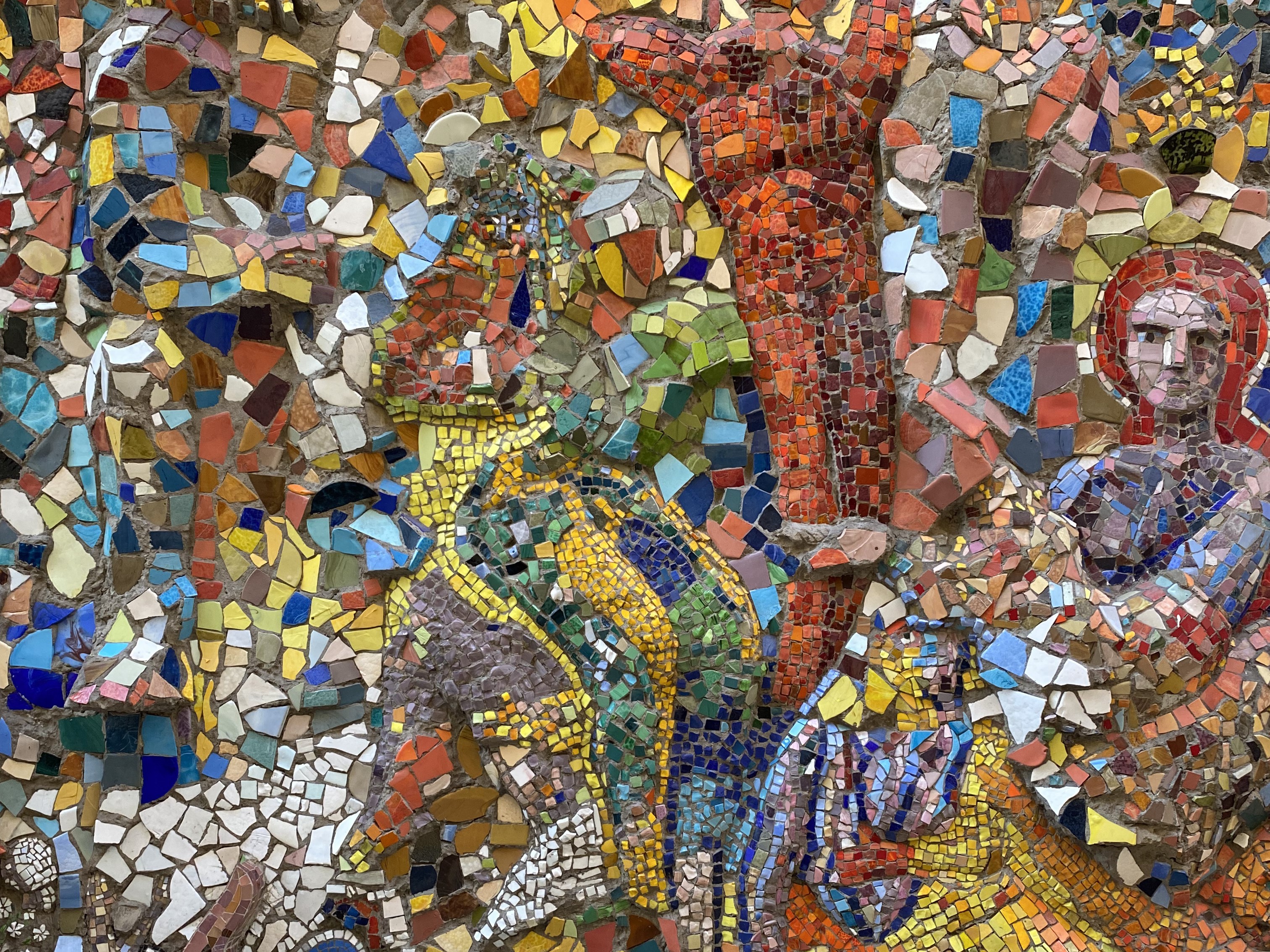 Пиксель-арт, образы Гауди и советский модернизм: где в Петербурге спрятано мозаичное искусство