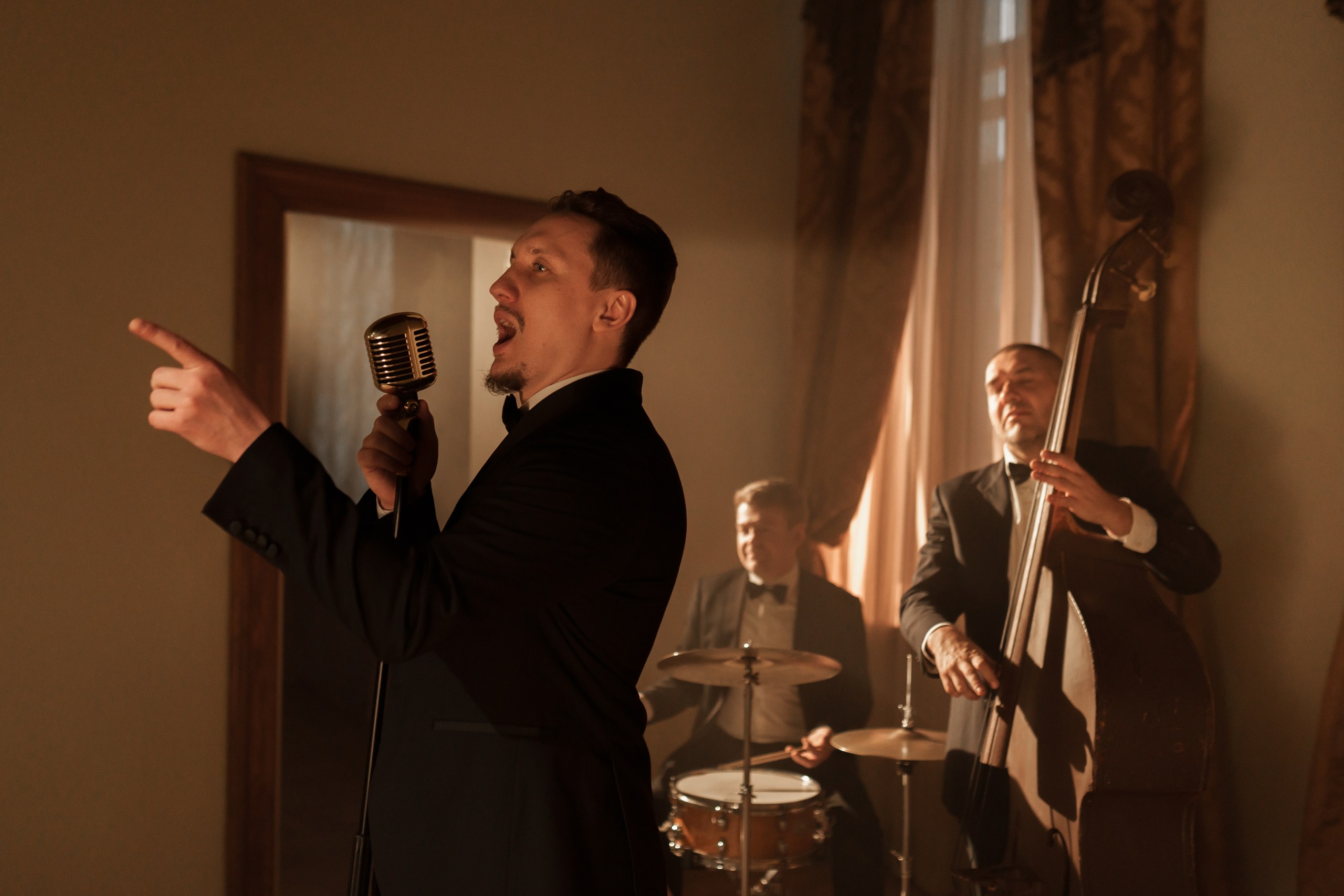 Концерт при свечах «L.O.V.E. Романтический джаз» в особняке Серебрякова Концерт при свечах «L.O.V.E. Романтический джаз» в особняке Серебрякова со скидкой 25%