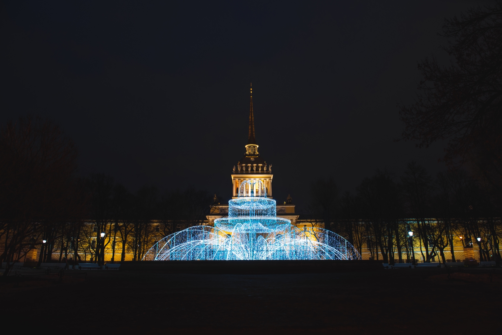 Вечерняя автобусная экскурсия «Факты и мифы Петербурга» со скидкой до 67%