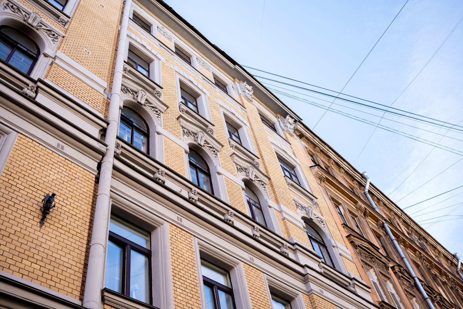 Экскурсия «Мистика Петроградской стороны: дворы-колодцы, парадные и доходные дома» Экскурсия «Мистика Петроградской стороны: дворы-колодцы, парадные и доходные дома» со скидкой до 61%