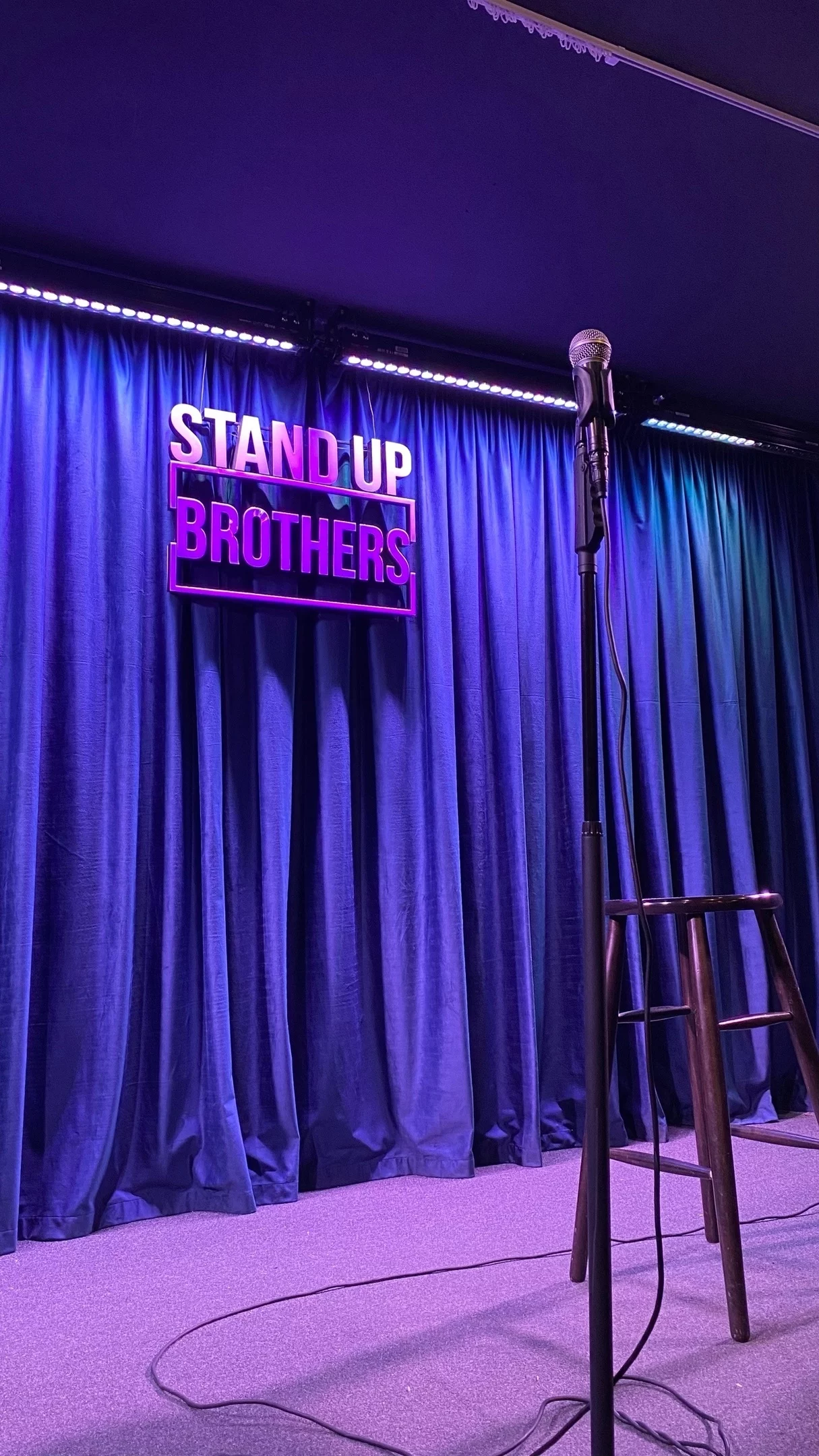 Стендап-концерт HARD Stand Up в клубе Stand Up Brothers со скидкой 20%