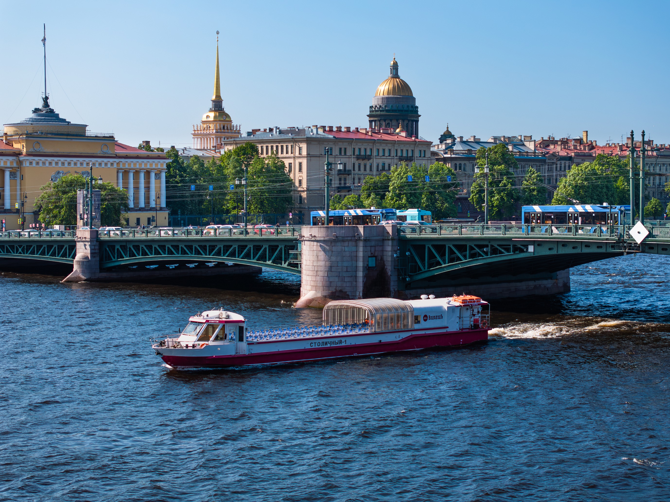 Экскурсия по Неве до Литейного моста на теплоходе «Столичный» со скидкой 30%