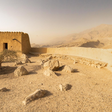 Обзорная экскурсия по Рас-эль-Хайме: крепость Дайя, Национальный музей и посещение жемчужной фермы Обзорная экскурсия по Рас-эль-Хайме: крепость Дайя, Национальный музей и посещение жемчужной фермы