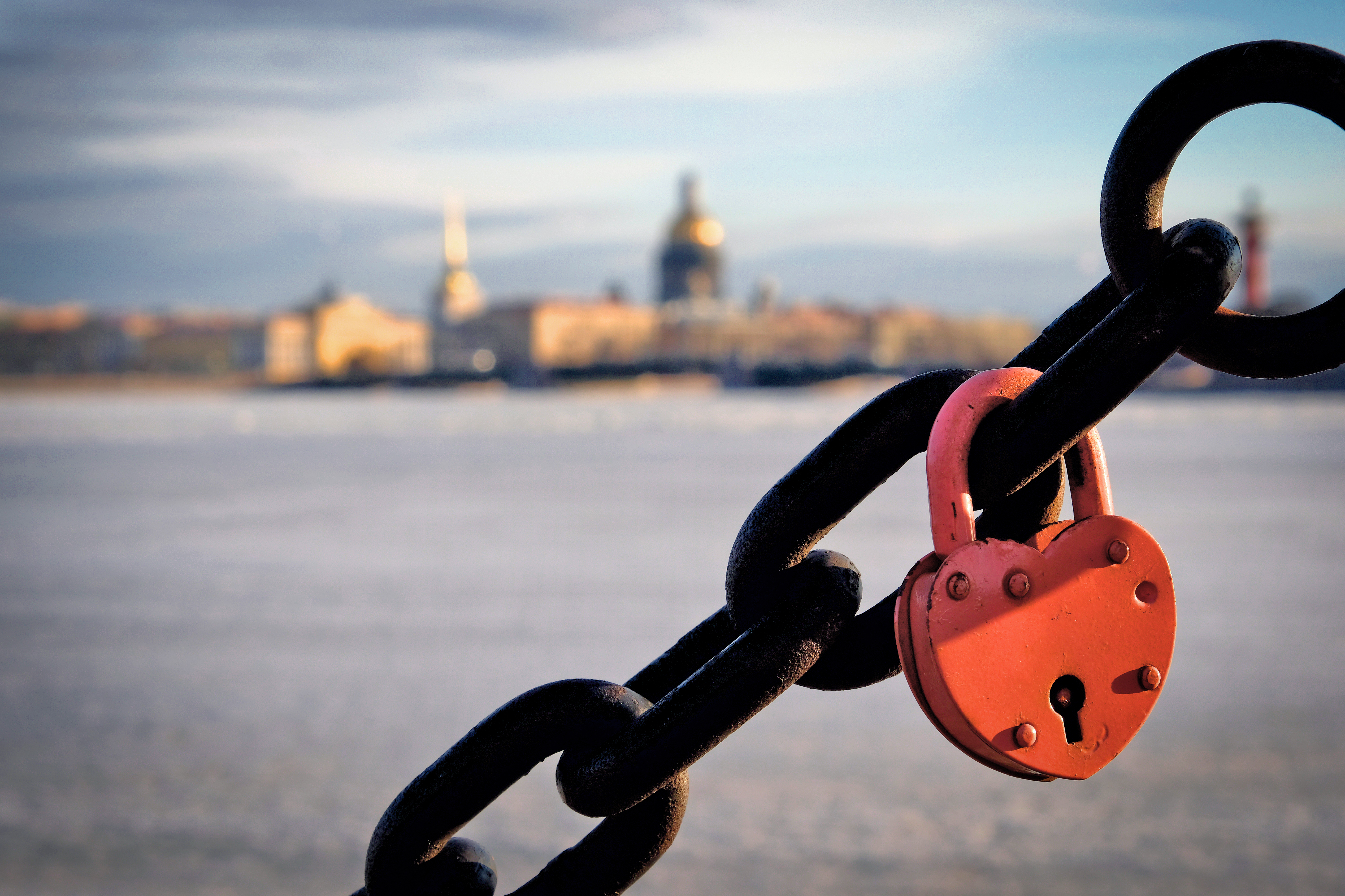 Неисправимые романтики: куда сходить на свидание в Санкт-Петербурге