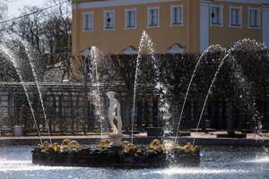 Фонтаны Петергофа бесплатно можно увидеть до 25 апреля