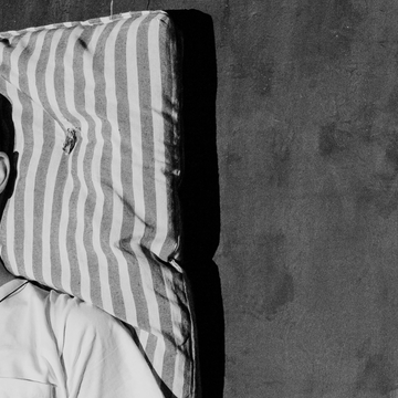 Спектакль «Человек маленький» Премьера спектакля «Человек маленький» со скидкой 30%