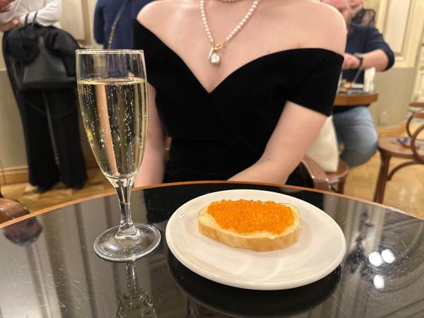 Буфеты в театрах Петербурга: цены, фото и меню в 2025 году