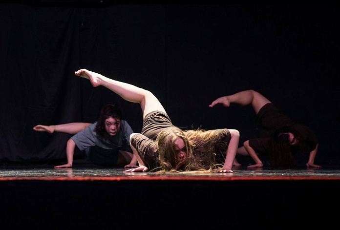 Танцевальный спектакль «Краткая история человечества» на Новой сцене Александринского театра