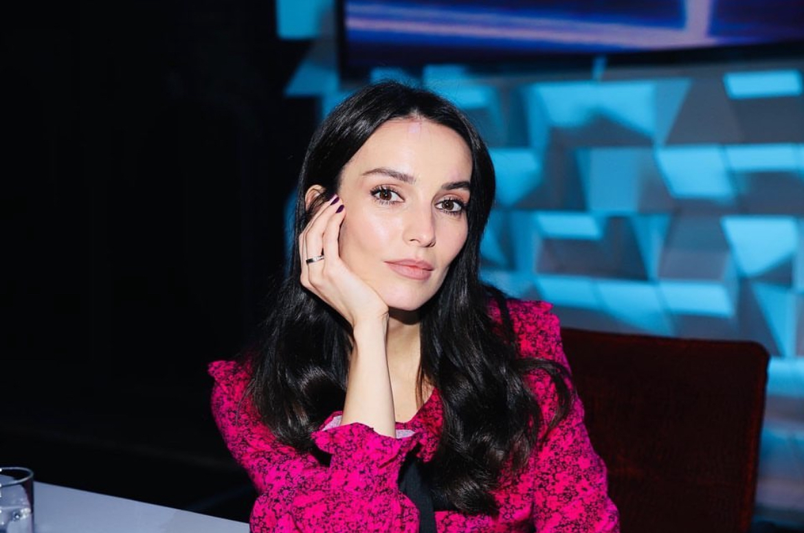 Loli bilan jinsiy aloqa qilish Rus pornosi: Ona ogliga muomala qiladi