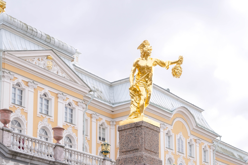 Экскурсия в Петергоф с посещением Императорского дворца Экскурсия в Петергоф с посещением Императорского дворца со скидкой до 27%