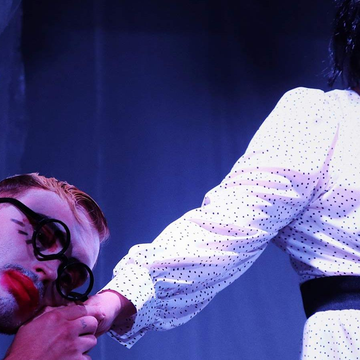 Спектакль «Паразиты» со скидкой 30%