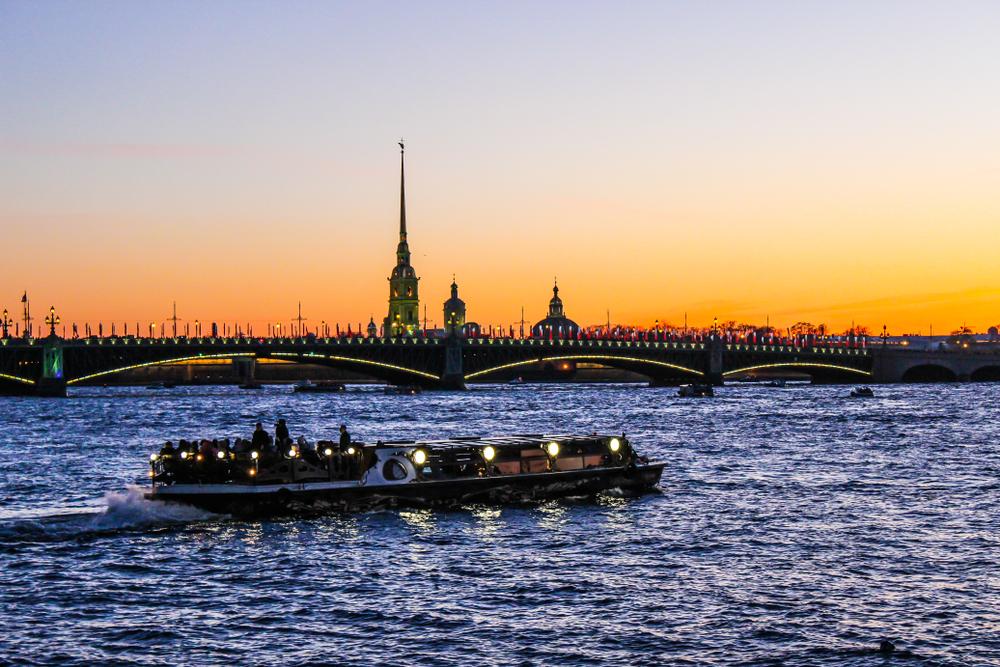 Речные прогулки в Петербурге начались: сезон навигации открыт
