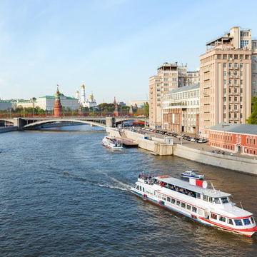 Обзорная речная прогулка от причала «Новоспасский мост» со скидкой 50%