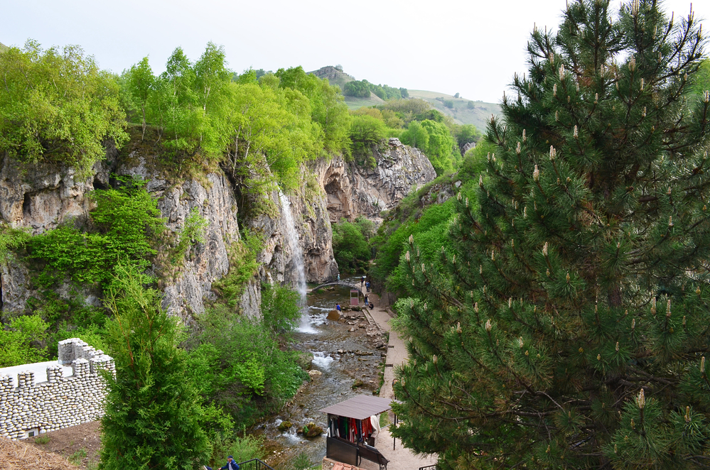 Автобусная экскурсия «Медовые водопады» с посещением горы Кольцо и Чайного домика