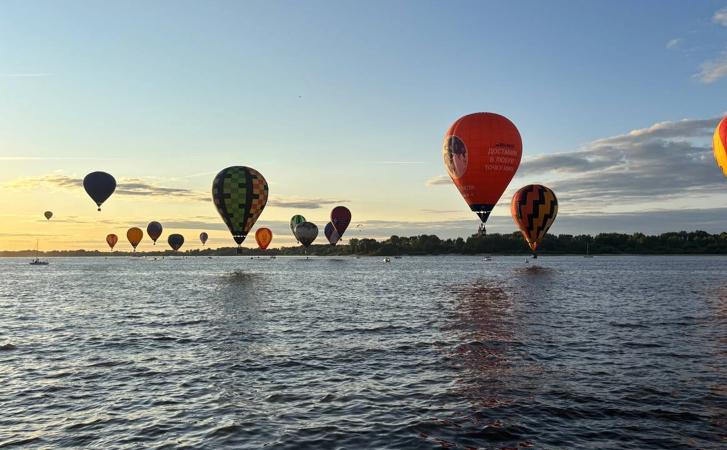 Фестивали воздушных шаров в России: где полетать в 2026 году