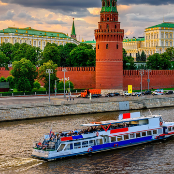 Вечерняя речная прогулка с дегустацией вина