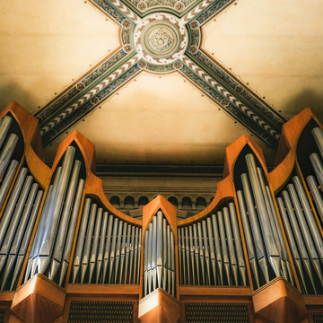 Концерт при свечах «Планета орган — от Баха до Таривердиева» Концерт при свечах «Планета орган — от Баха до Таривердиева» со скидкой 50%