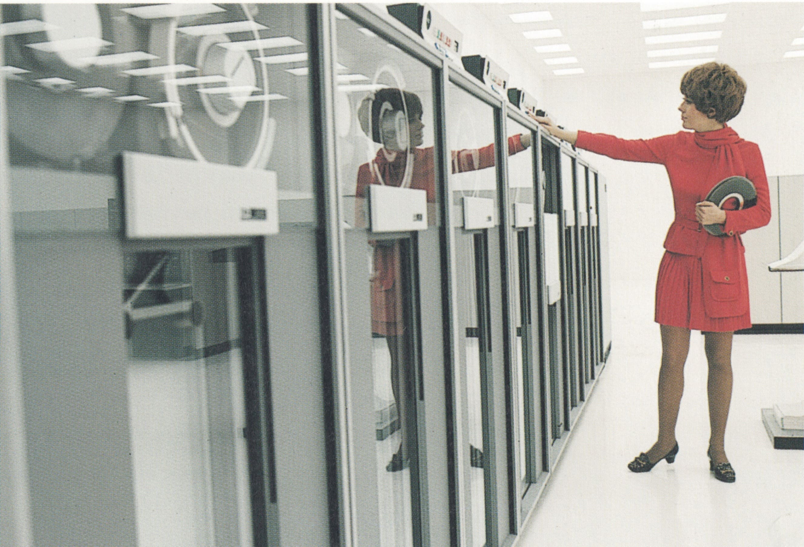 Кинопоказ «Модернизм, Inc.» на Новой сцене Александринского театра