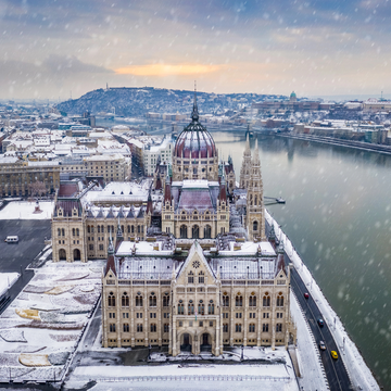 Пешеходная экскурсия «По Пешту к Парламенту: маршрут через центр города» Пешеходная экскурсия «По Пешту к Парламенту: маршрут через центр города»