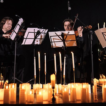 Концерт при свечах «Людовико Эйнауди. Романтическая неоклассика» в Оранжерее Таврического сада со скидкой 30%