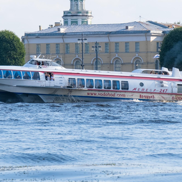 Поездка из Петергофа в Петербург на быстроходном теплоходе «Метеор» со скидкой до 30%