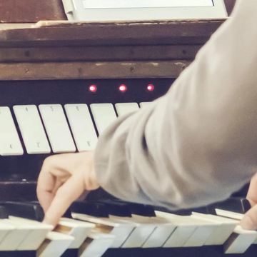 Музыкально-литературный концерт «Дмитрий Шостакович в воспоминаниях детей» в Петрикирхе Музыкально-литературный концерт «Дмитрий Шостакович в воспоминаниях детей» в Петрикирхе со скидкой 35%