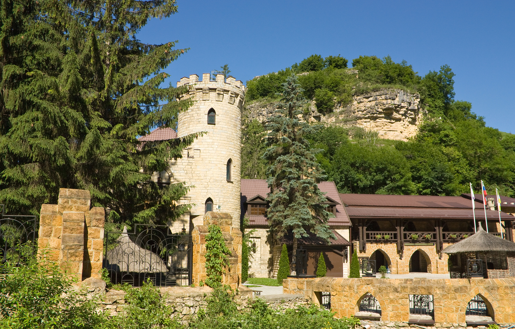 Обзорная экскурсия по Кисловодску «Лермонтовская скала и Замок коварства и любви»