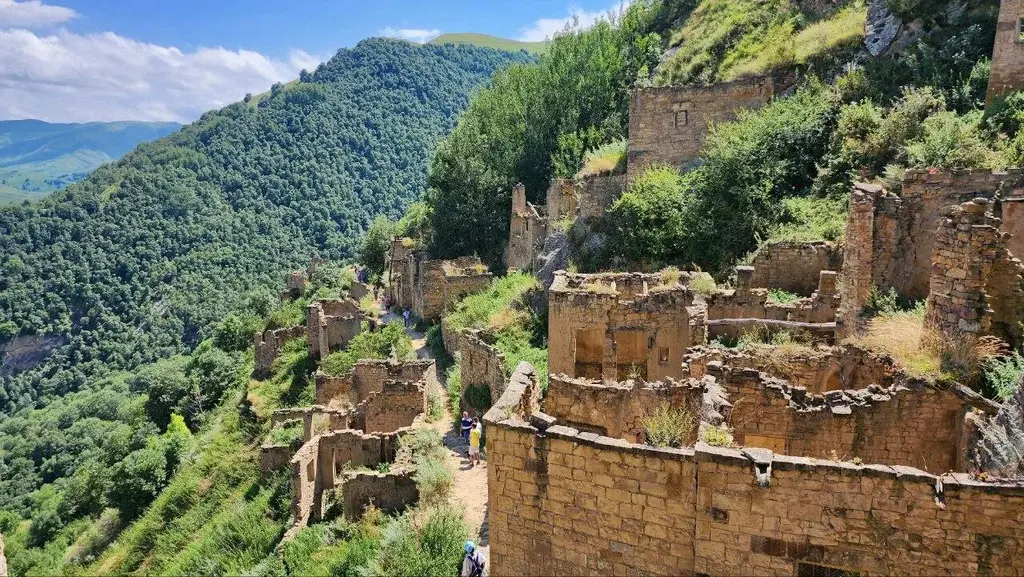 Экскурсия «Аул-призрак Гамсутль и Салтинский Водопад»