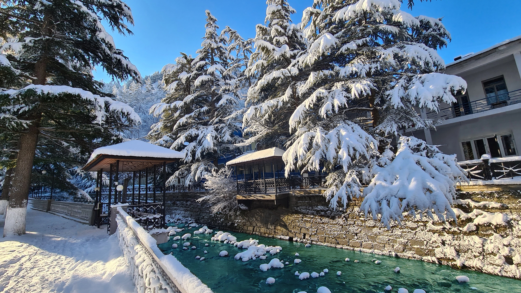 Автомобильно-пешеходная экскурсия по курорту Боржоми со скидкой 30%