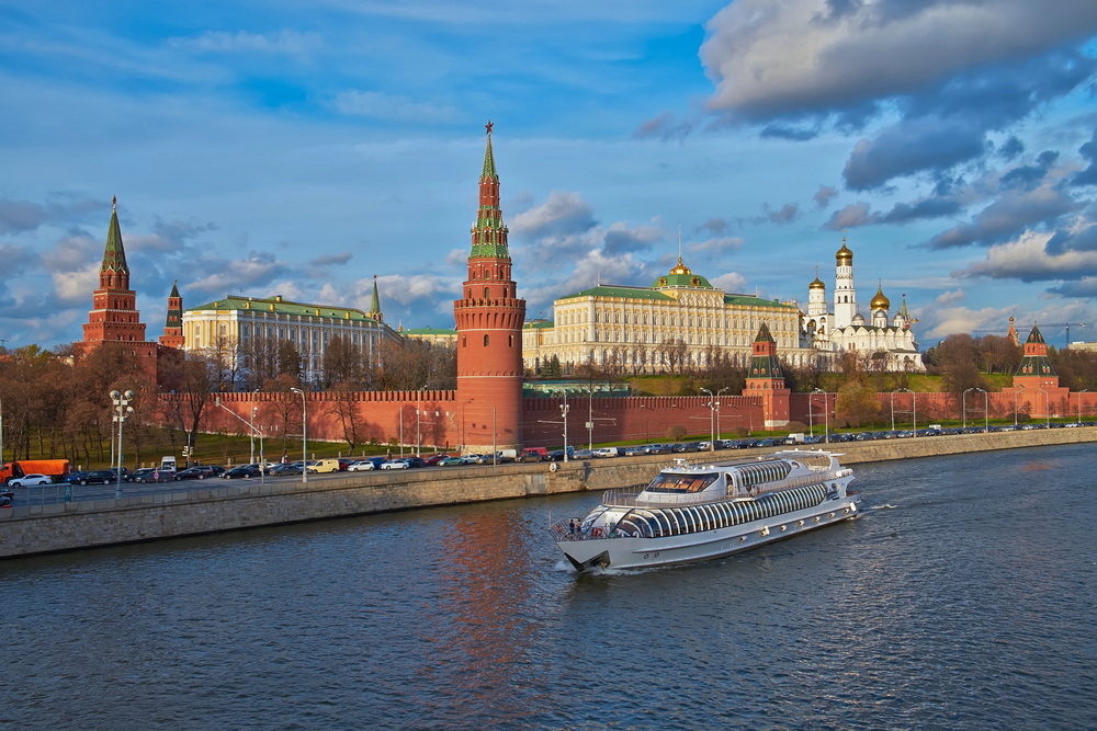 Экспресс-прогулка на теплоходе «Флагман» от причала «Китай-города» до «Нескучного сада»