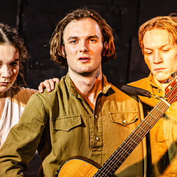 Спектакль «Не бойся быть счастливым» Спектакль «Не бойся быть счастливым» со скидкой 40%