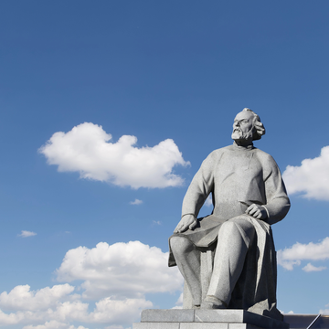 Индивидуальная пешеходная экскурсия «По следам самого известного калужанина» Индивидуальная пешеходная экскурсия «По следам самого известного калужанина» со скидкой 20%