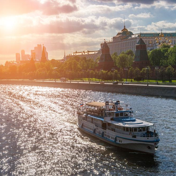 Речная прогулка по Северному маршруту от Киевского причала до Китай-города со скидкой 50%