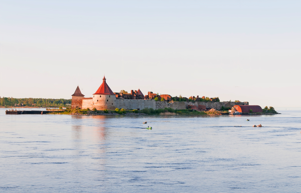 Музыкальный круиз «Крепкий орешек» по Неве до Ладоги на морской яхте «Соларис» со скидкой до 56%