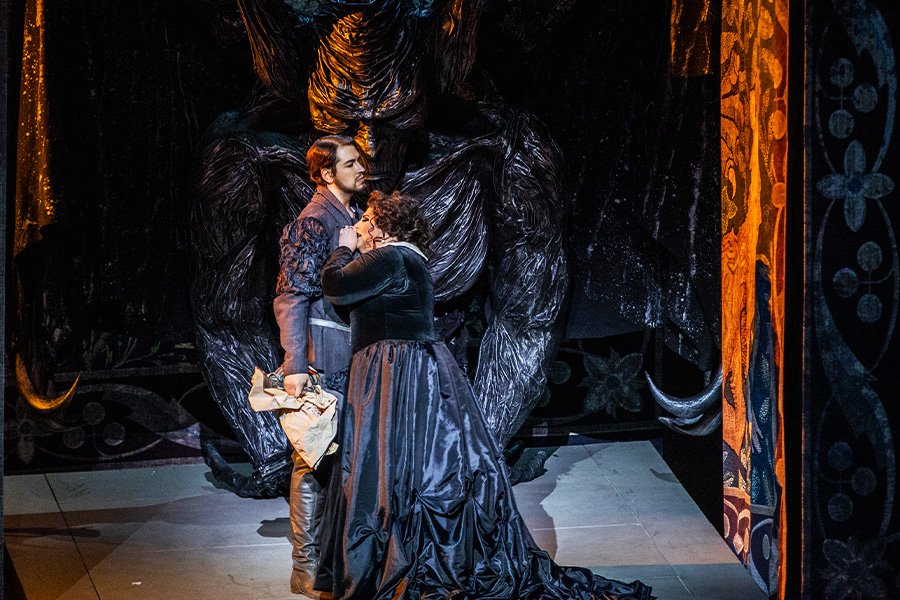 Опера «Гугеноты» на Новой сцене Мариинского театра Опера «Гугеноты» на Новой сцене Мариинского театра