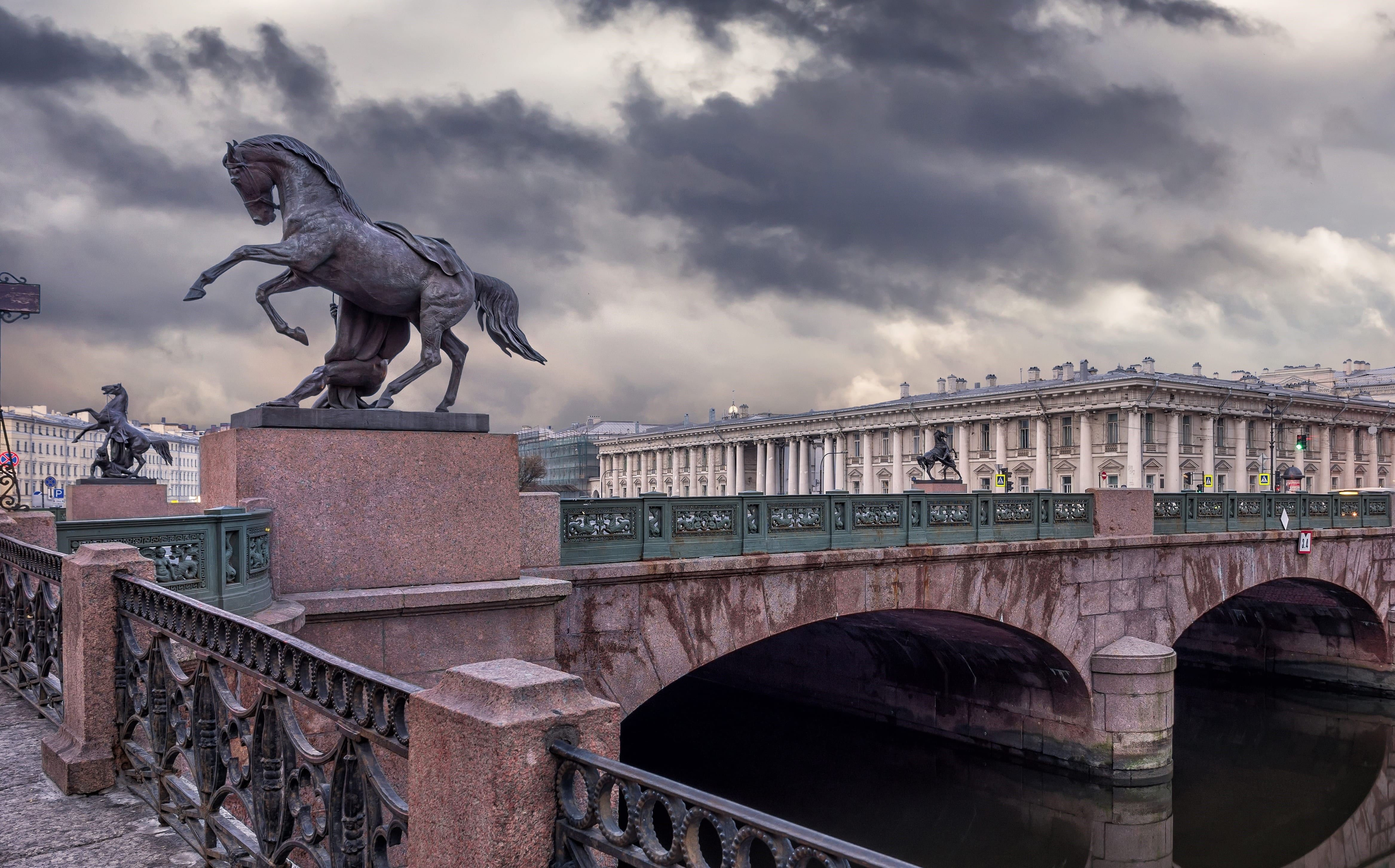 Пешеходная экскурсия «В поисках неизведанного: ротонда, двойники и тайны Распутина» Пешеходная экскурсия «В поисках неизведанного: ротонда, двойники и тайны Распутина» со скидкой 50%