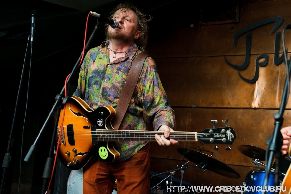 Концерт группы The Yellow Pillow в ресторане Noisy River со скидкой 30%